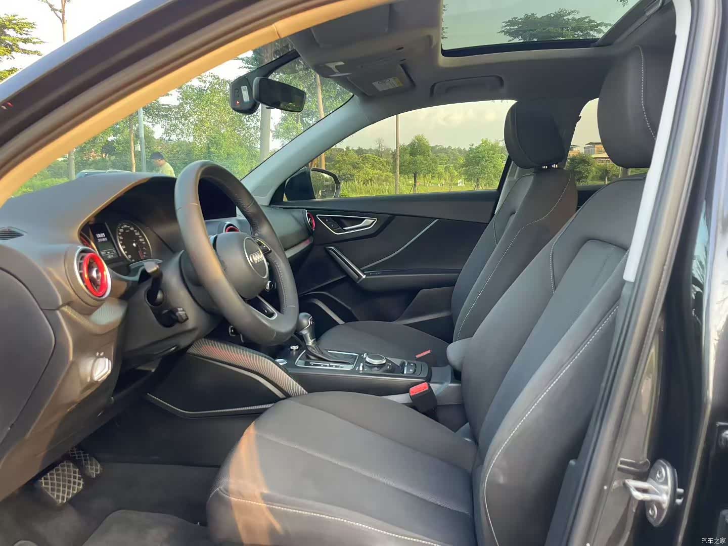 Audi Q2L, 2020 все фото