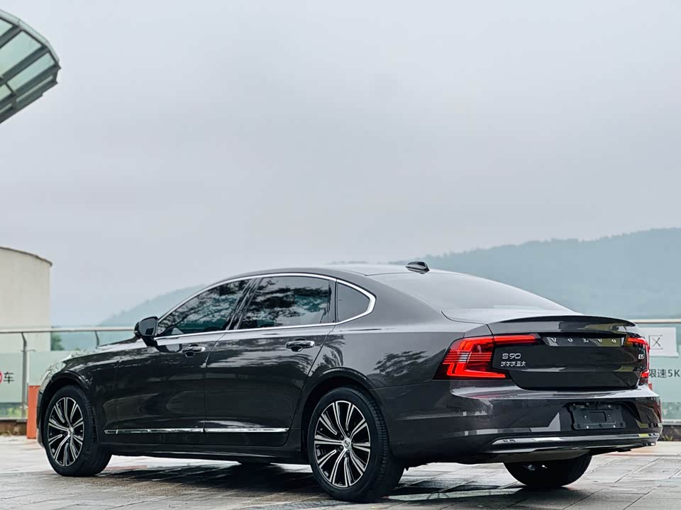 Volvo S90