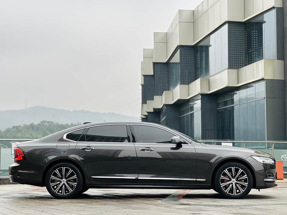 Volvo S90