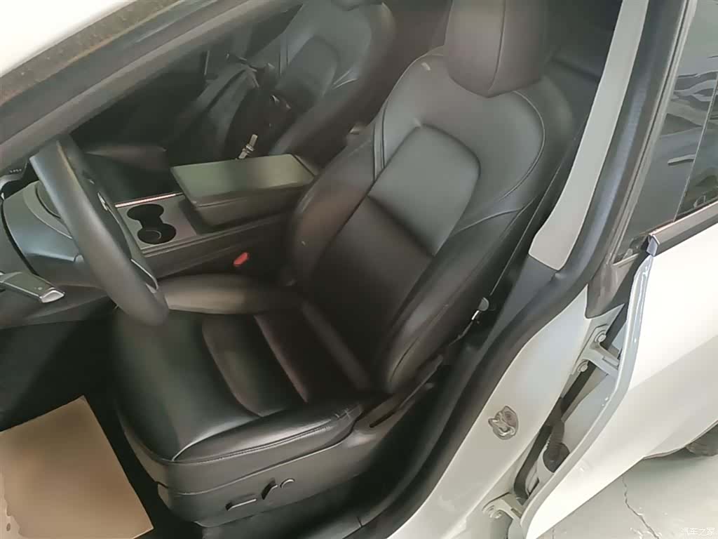 Tesla Model Y, 2023 15