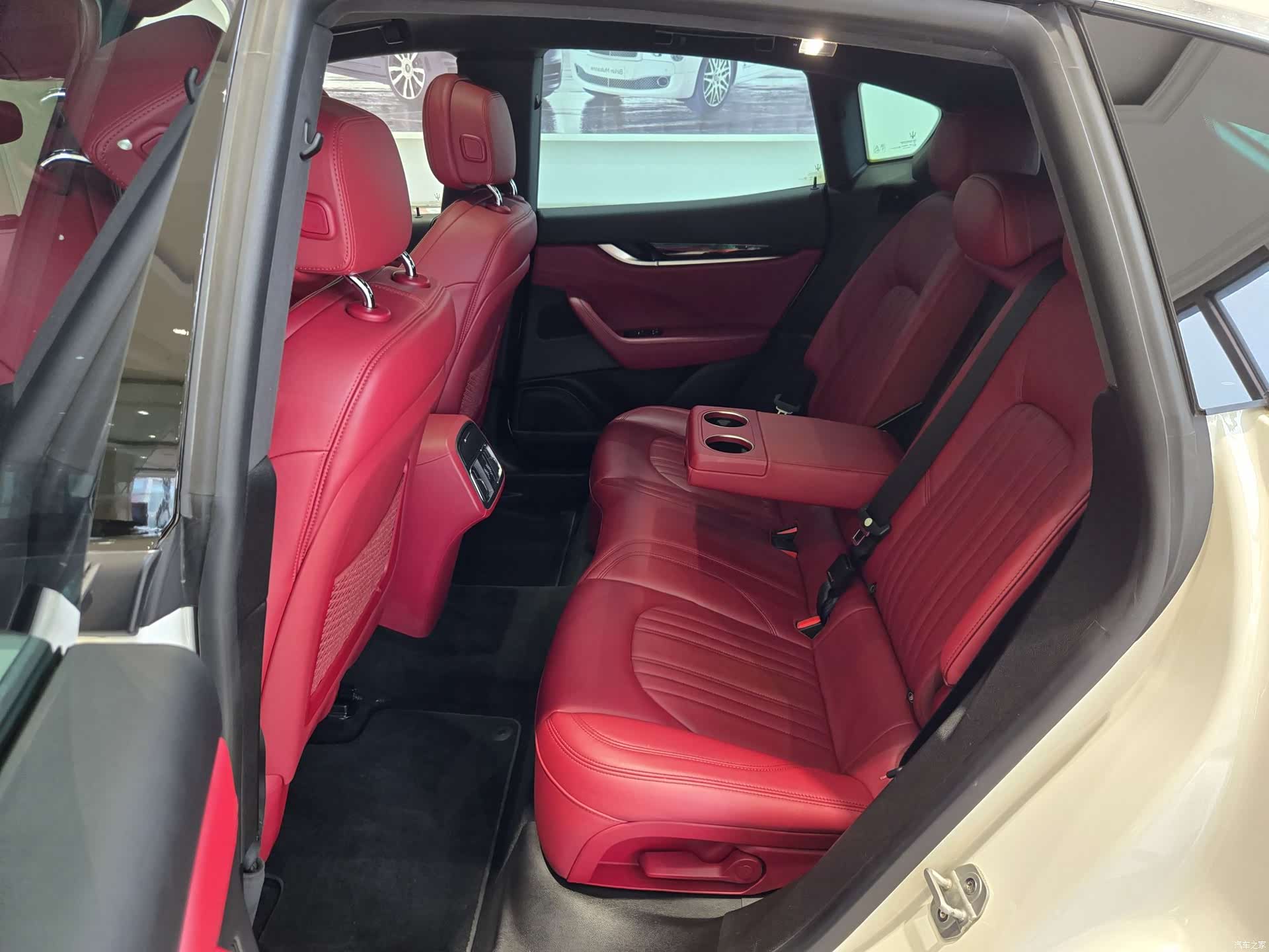 Maserati Levante, 2018 11