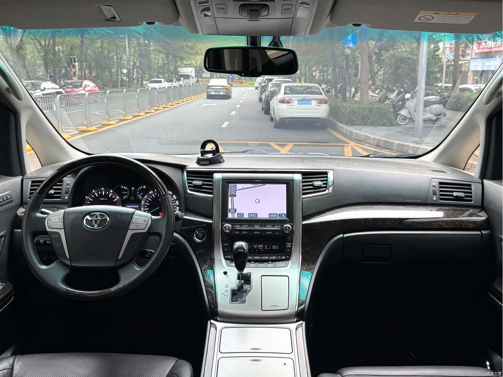 Toyota Alphard, 2014 7