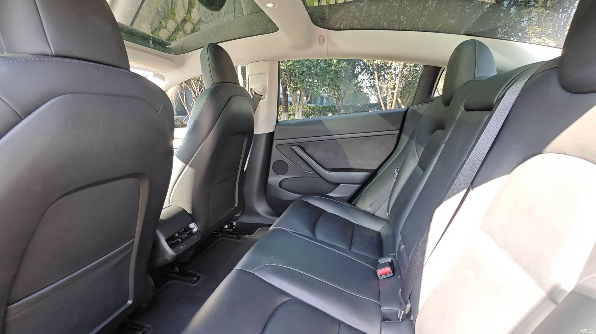 Tesla Model 3, 2021 11
