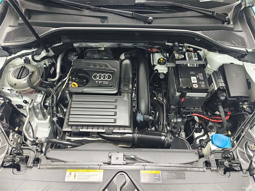 Audi Q2L, 2019 8