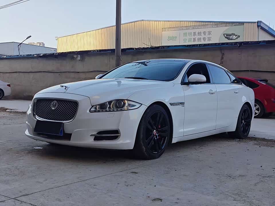 Jaguar XJ