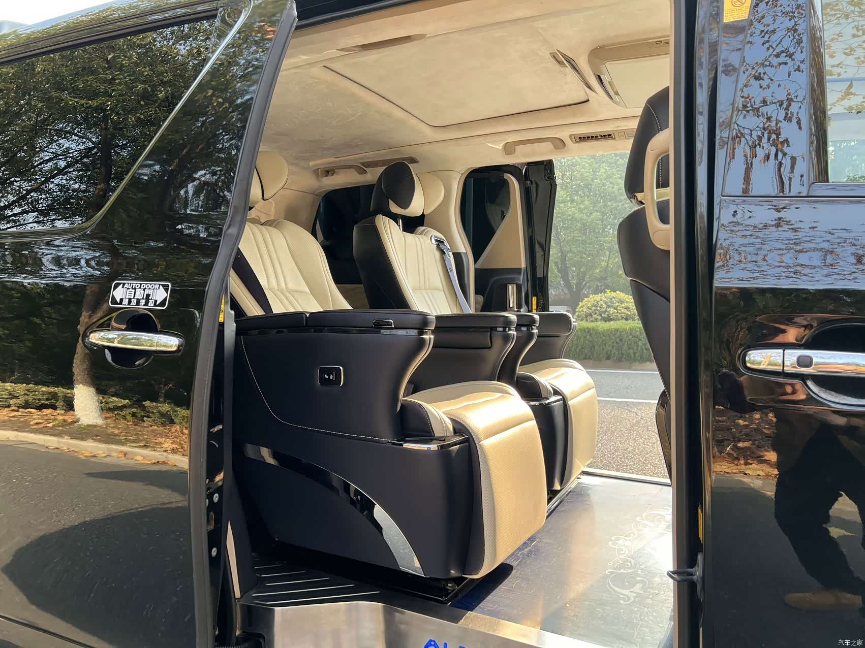 Toyota Alphard, 2012 7