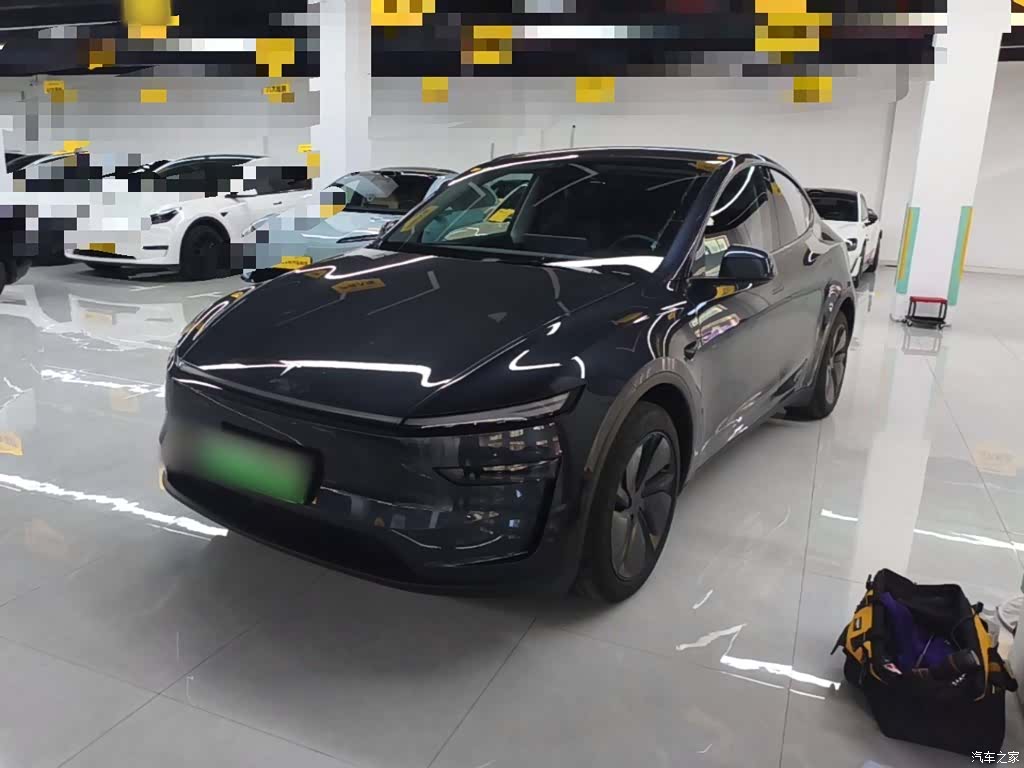 Tesla Model Y, 2025 1