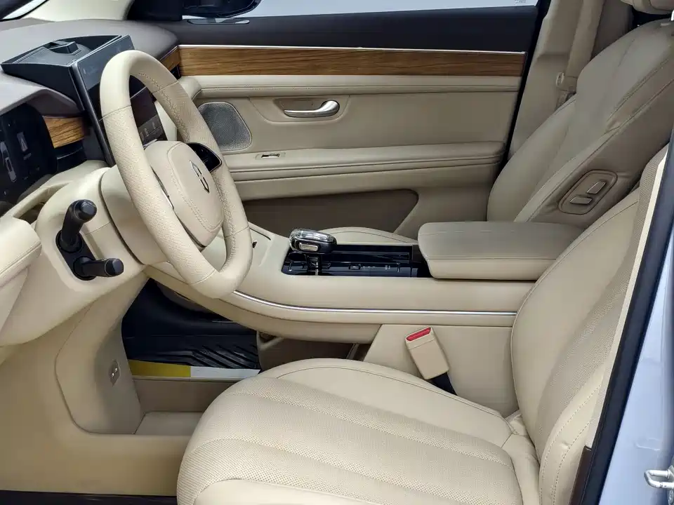 AITO Ask the world M7