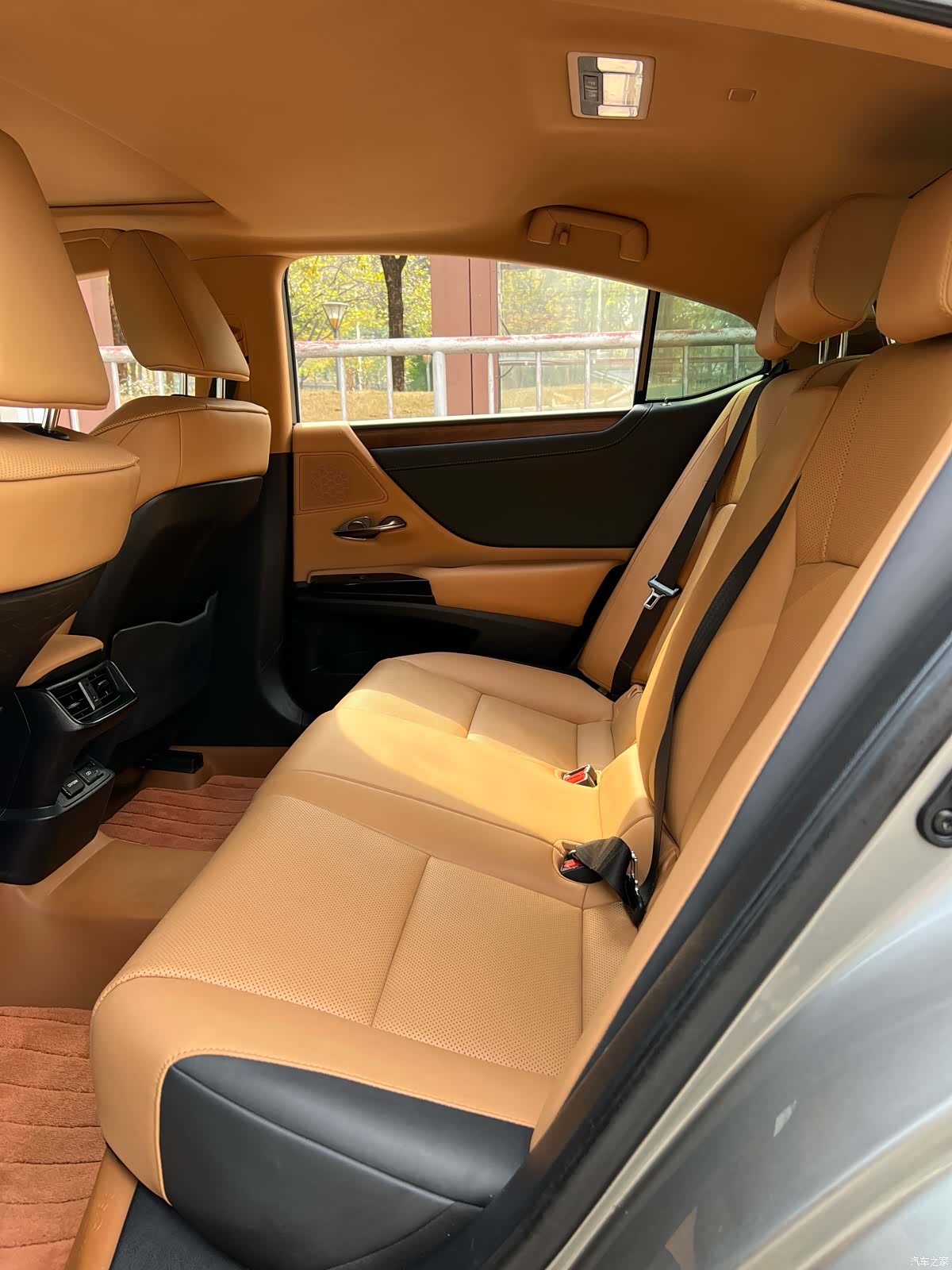 Lexus ES, 2023 9