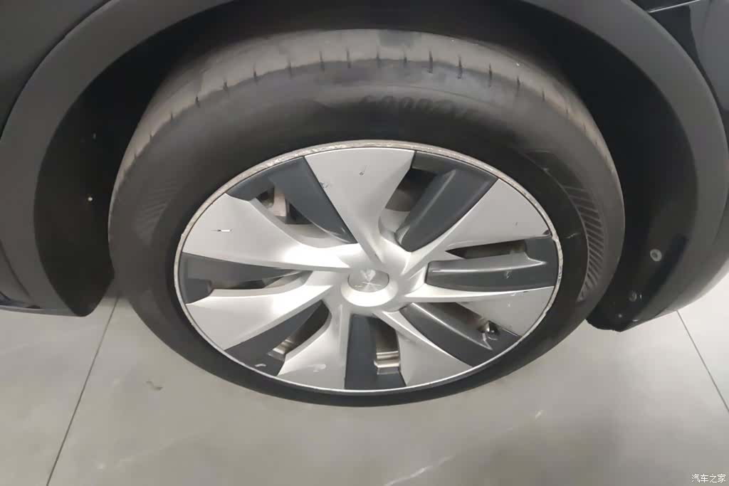 Tesla Model Y, 2023 6
