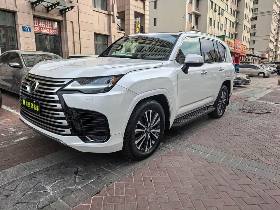 Lexus LX