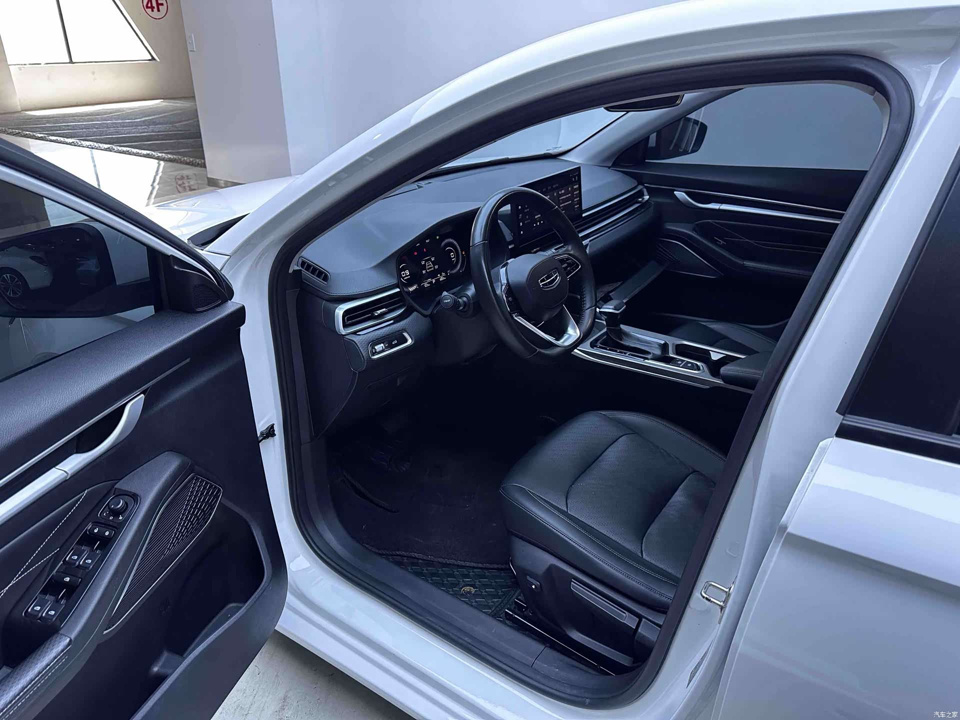 Geely Emgrand, 2023 9