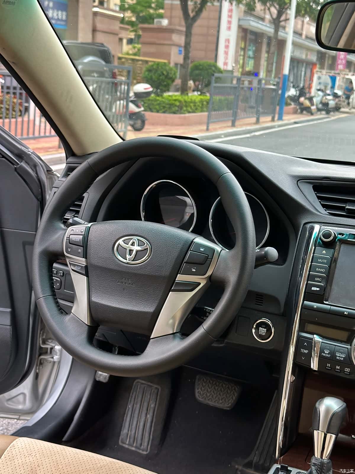 Toyota 2.5V, 2015 9