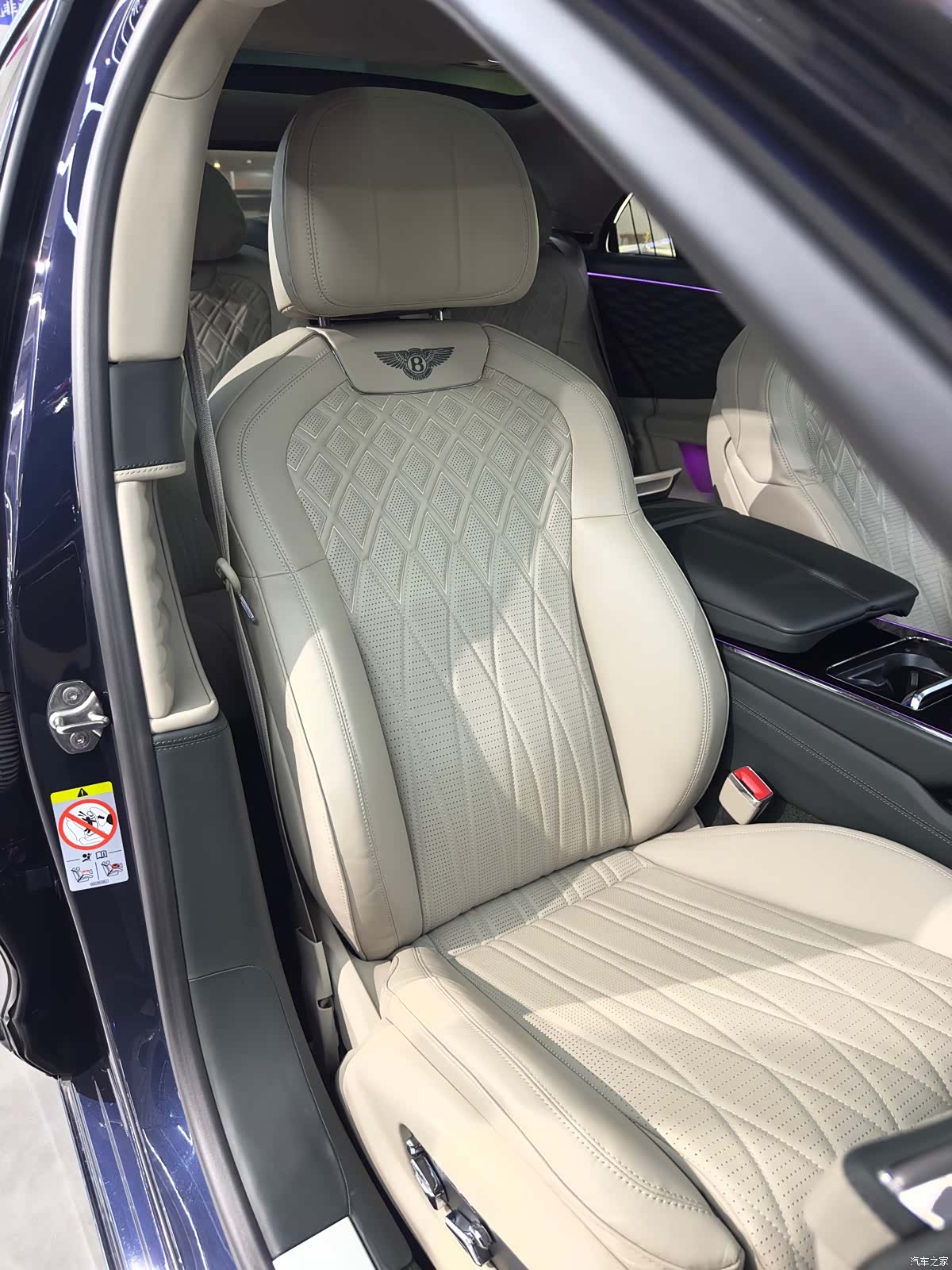 Bentley Flying Spur, 2022 14