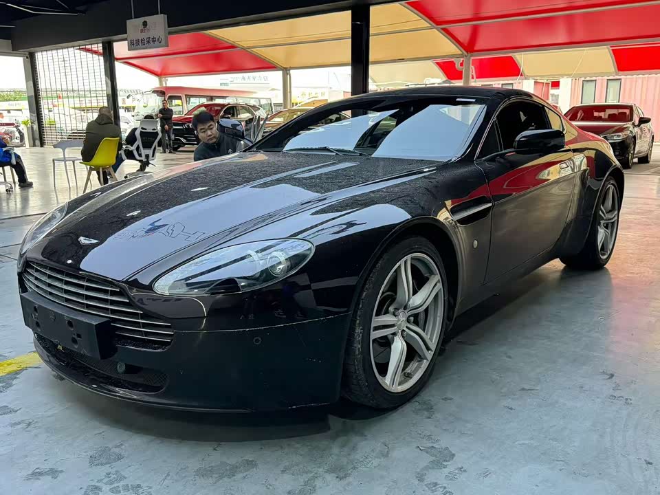 Aston Martin V8 Vantage