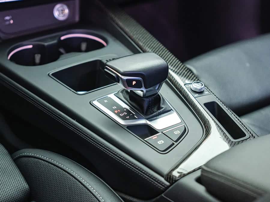 Audi A4L 2023, фото 11