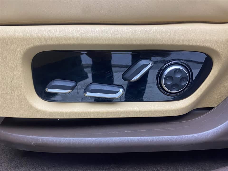 AITO Ask the world M9