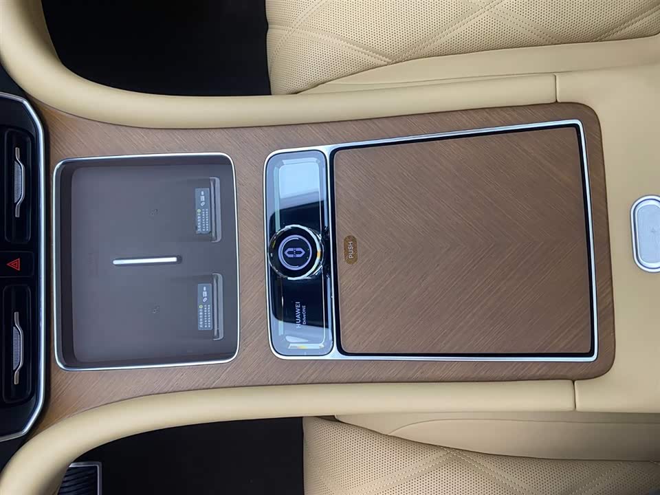 AITO Ask the world M9