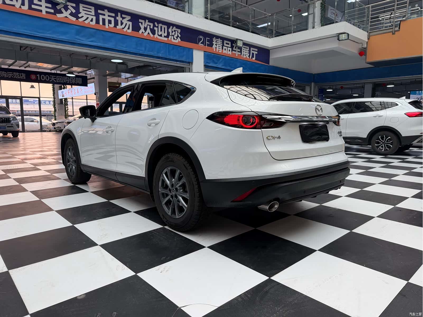 Mazda CX-4, 2023 15