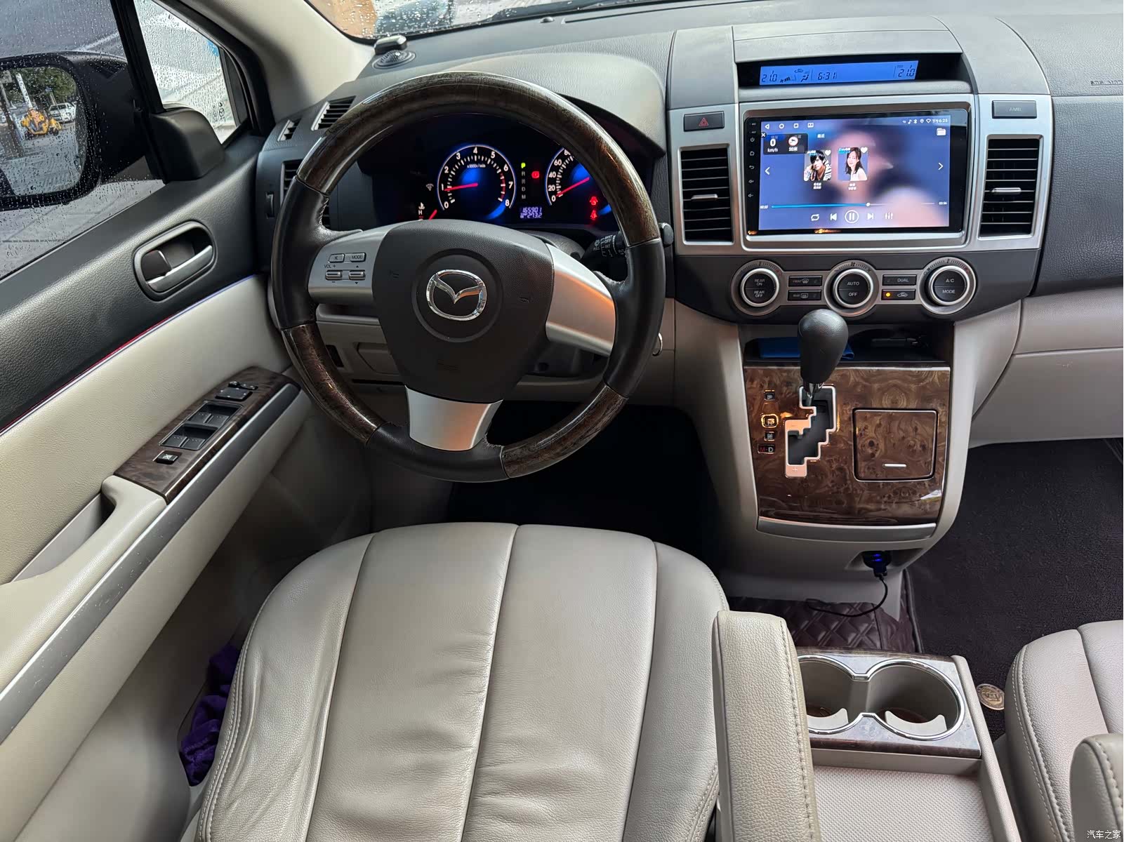Mazda 8, 2015 10