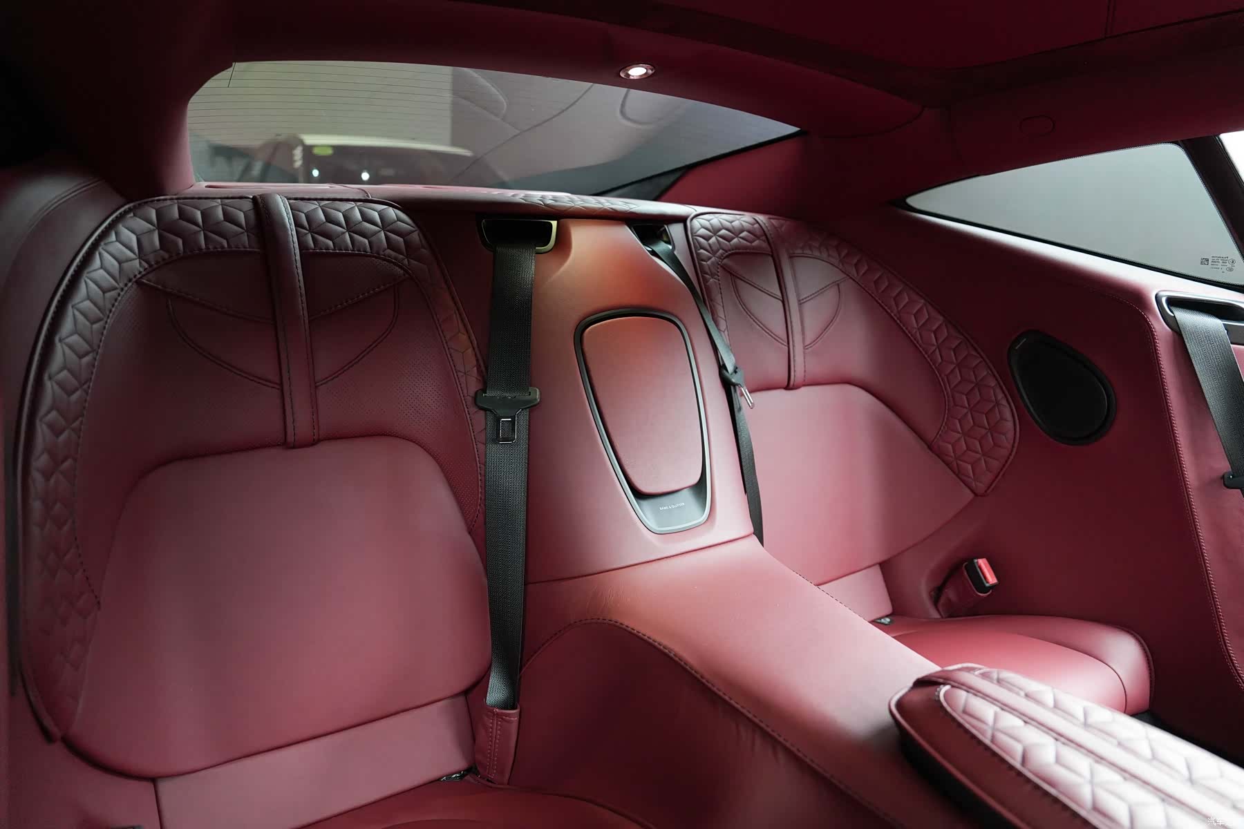 Aston Martin DBS, 2019 12