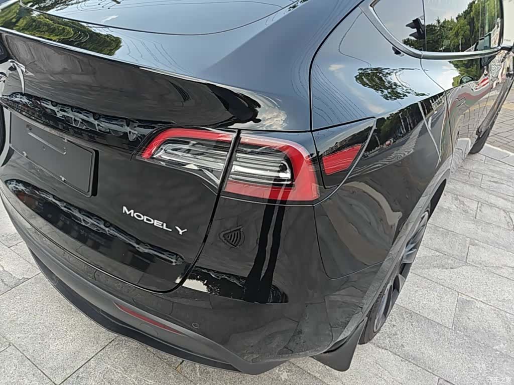Tesla Model Y, 2024 8