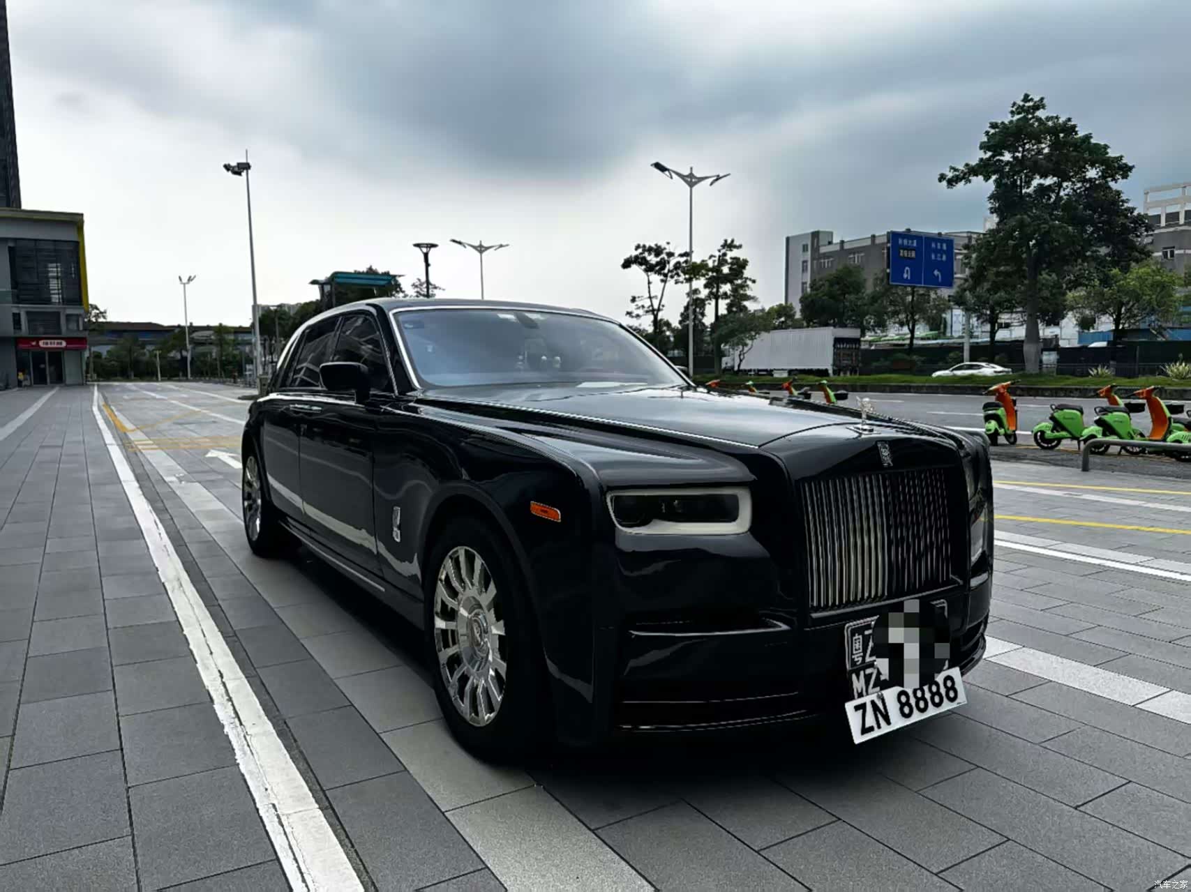 Rolls-Royce Phantom, 2005 3