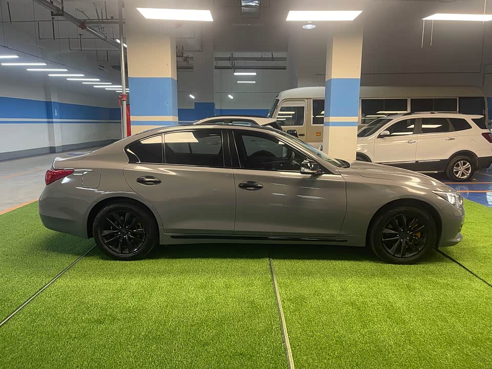 Infiniti Q50L