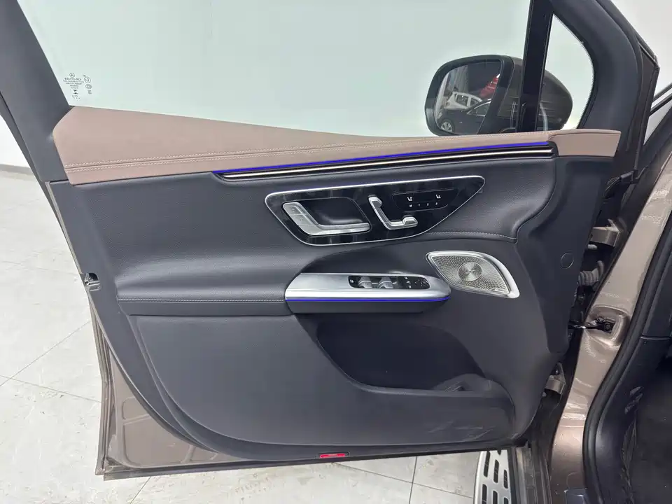 Mercedes-Benz EQE SUV