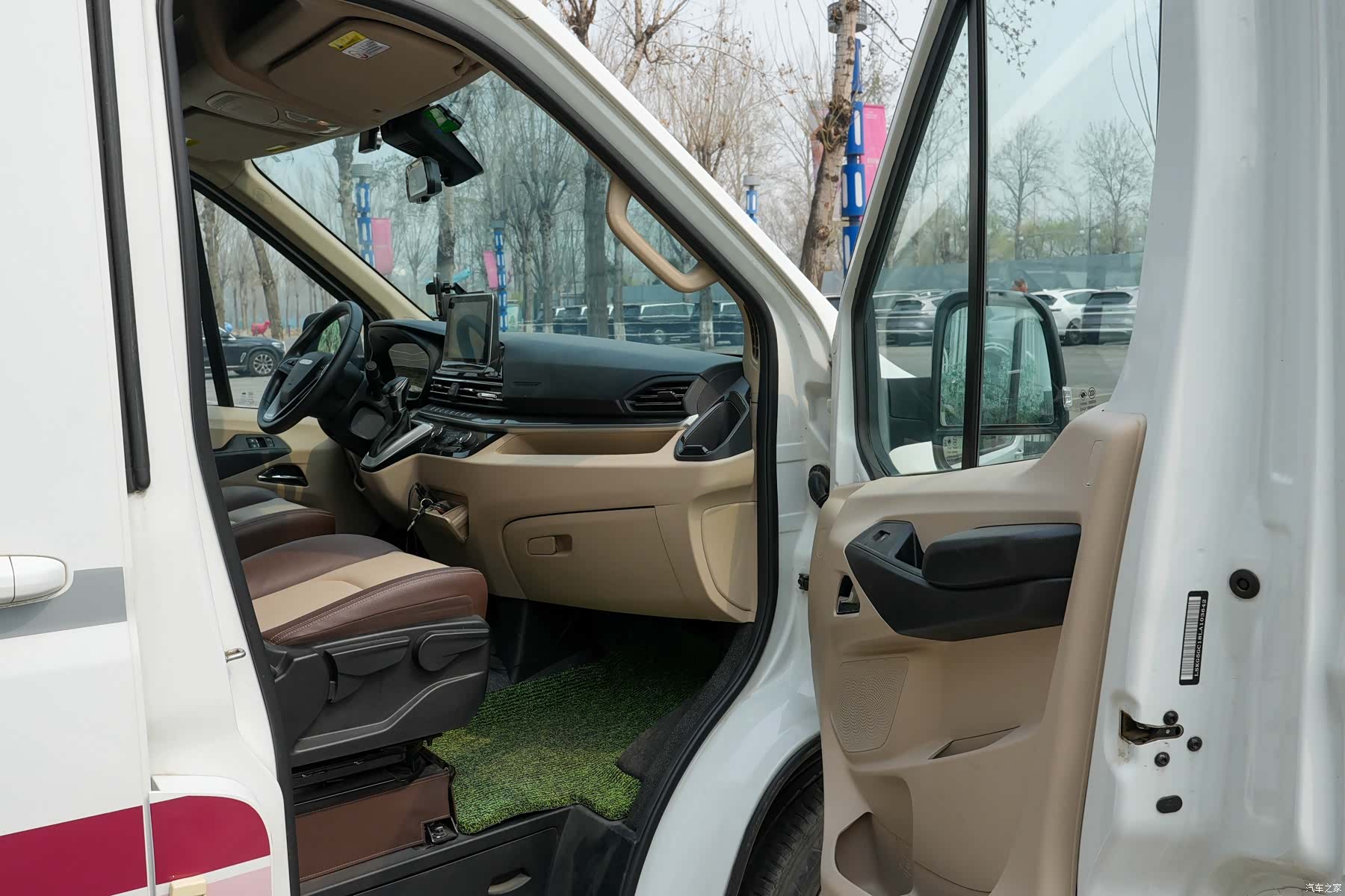 Maxus V90, 2021 39