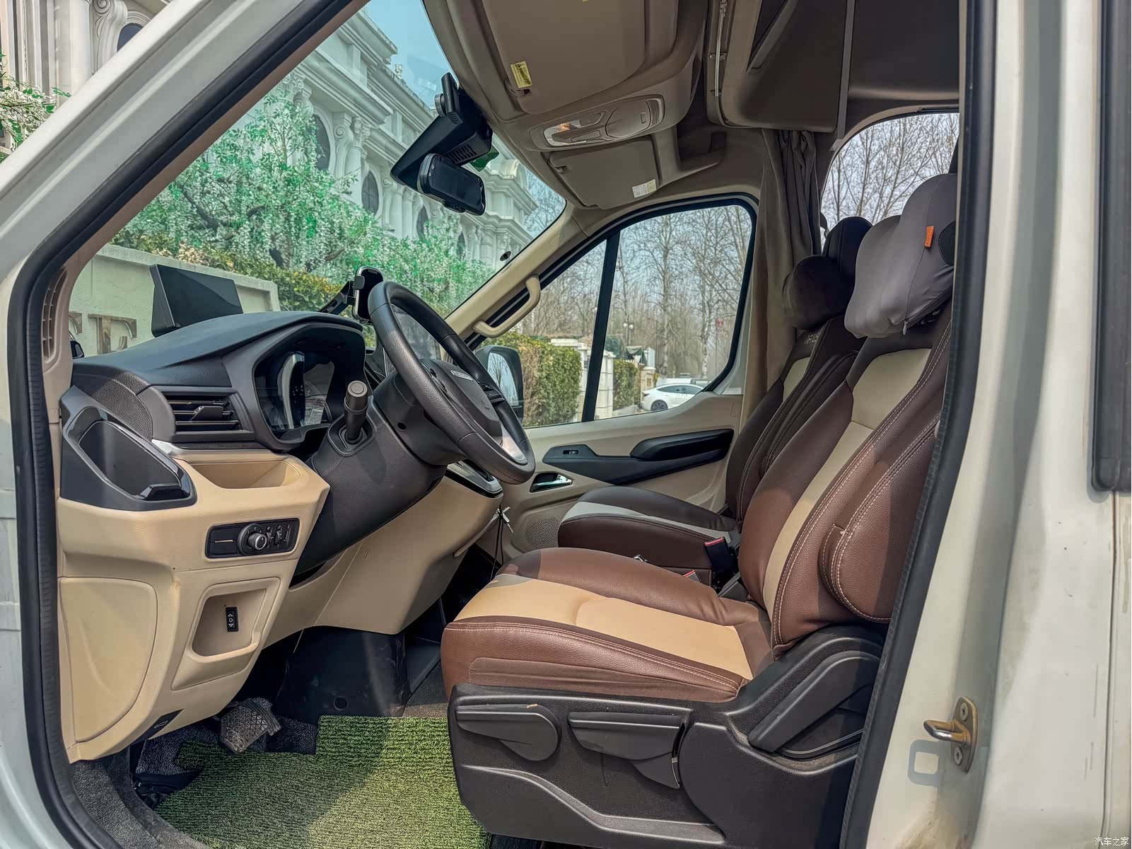 Maxus V90, 2021 17