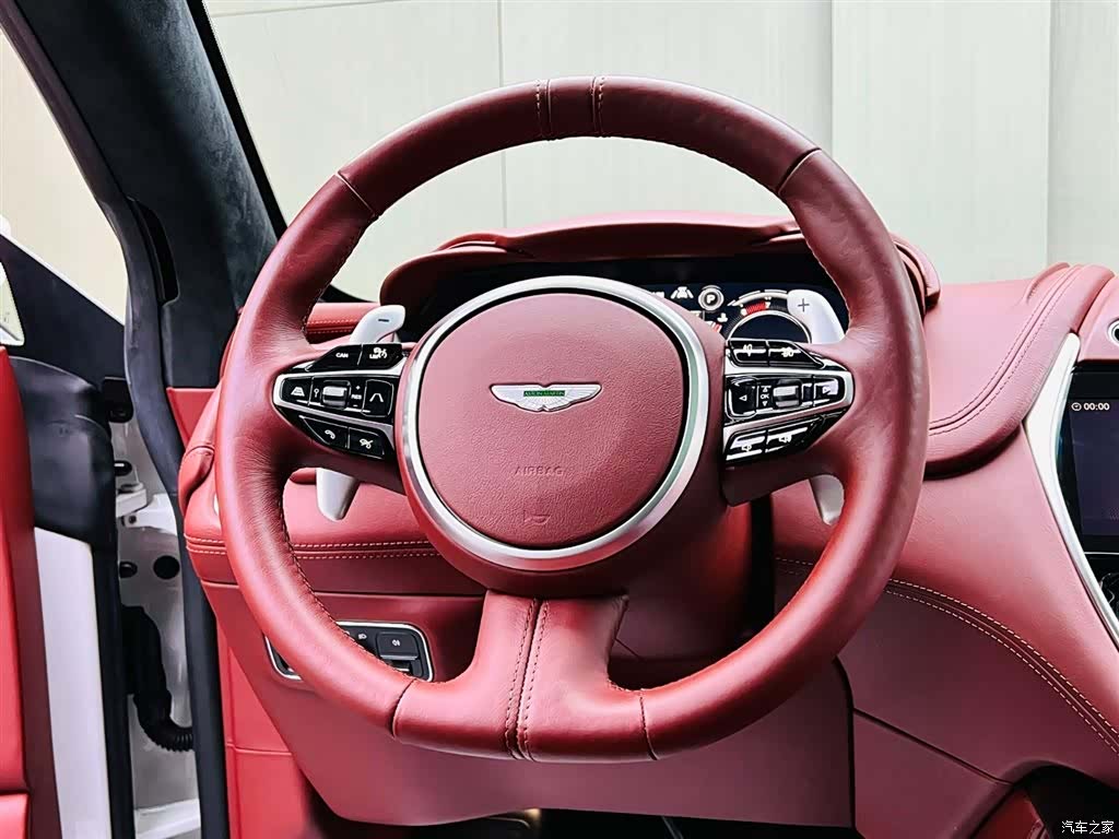 Aston Martin DBX, 2021 10