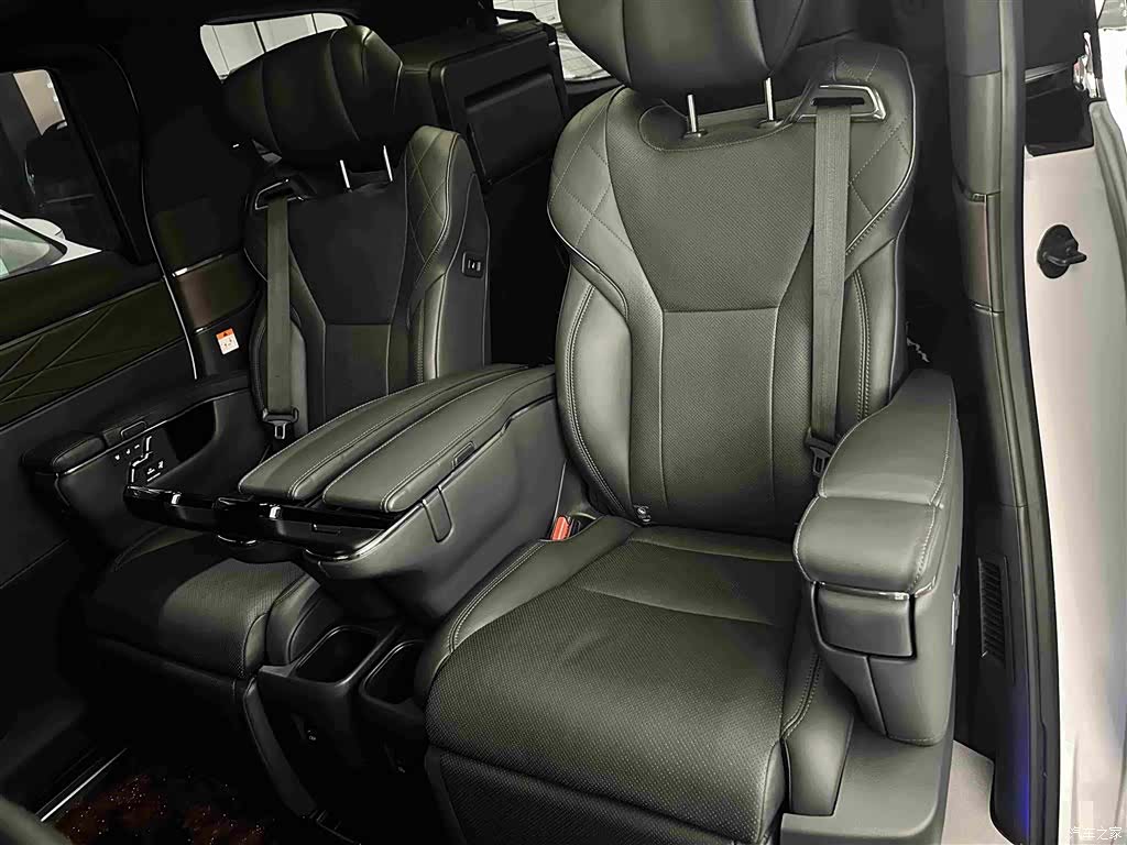 Toyota Alphard, 2024 17