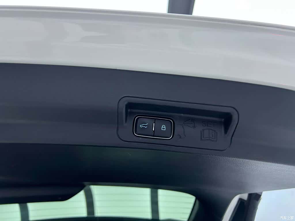 Ford Explorer, 2023 30