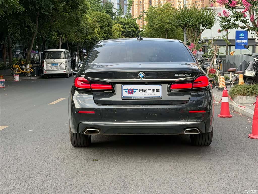 BMW 5 Series, 2022 все фото