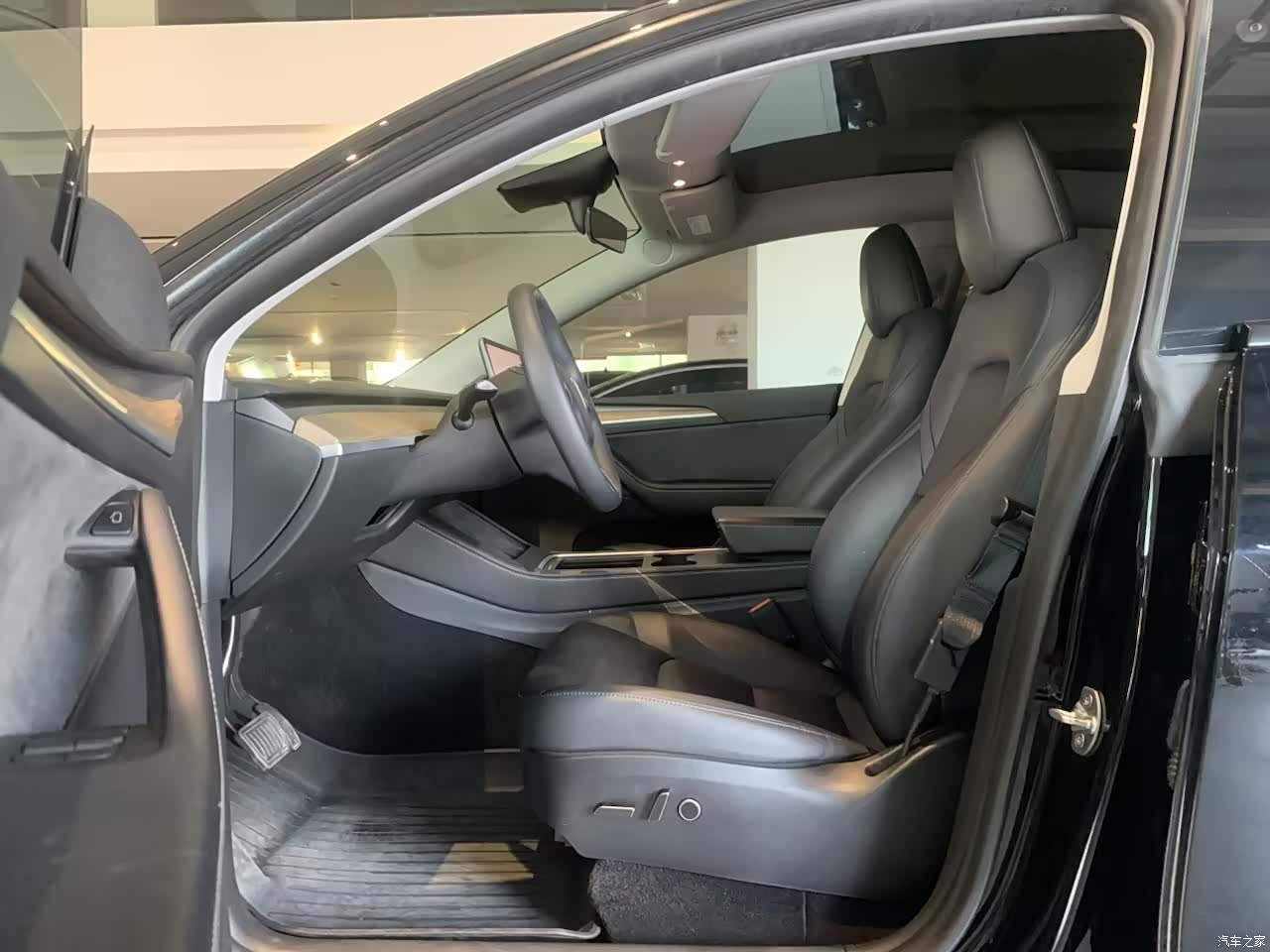 Tesla Model Y, 2023 4