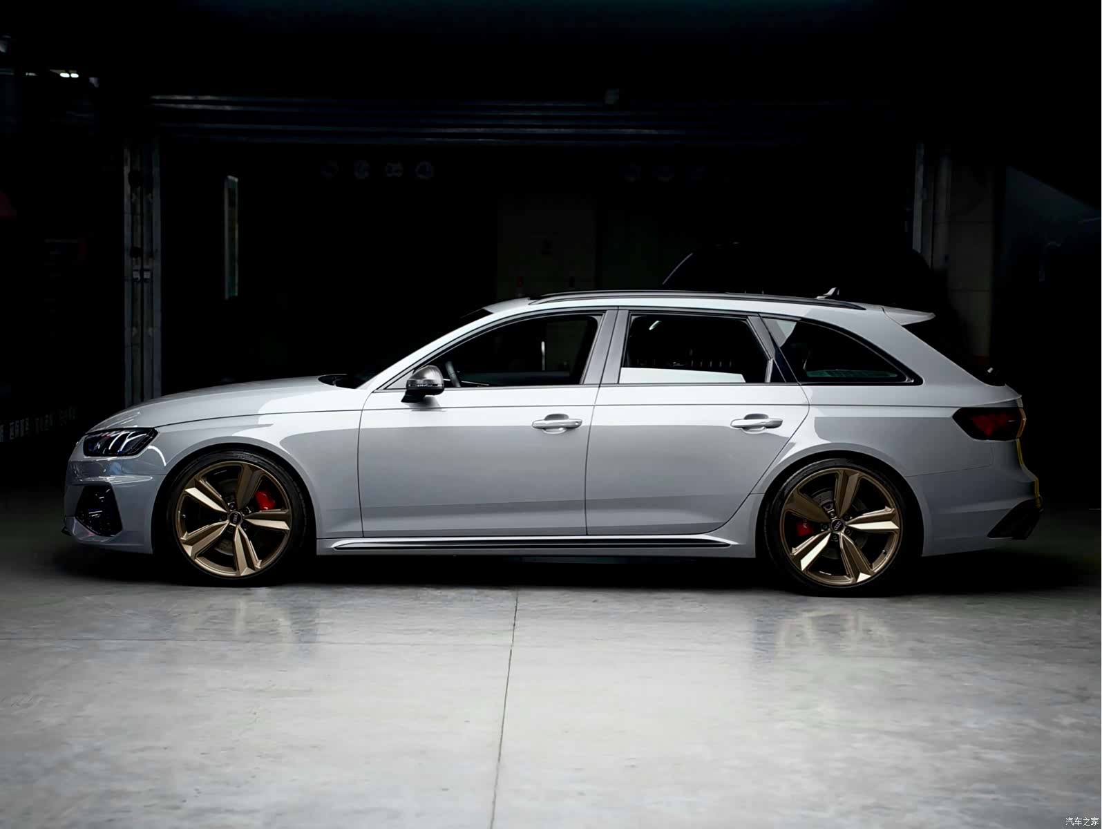 Audi RS4, 2022 3