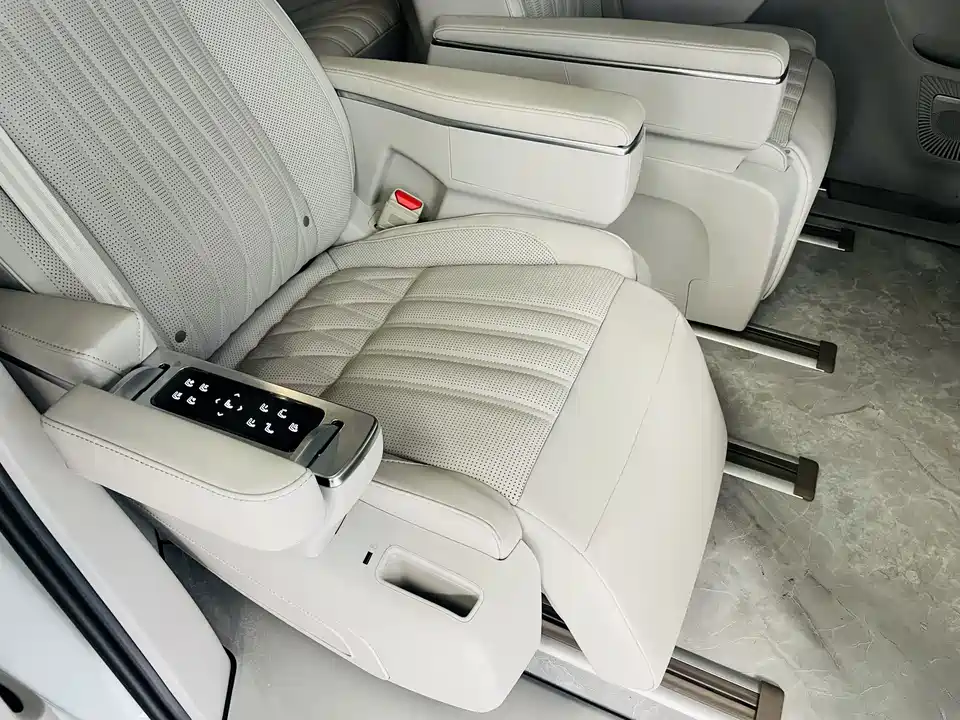 Roewe iMAX8