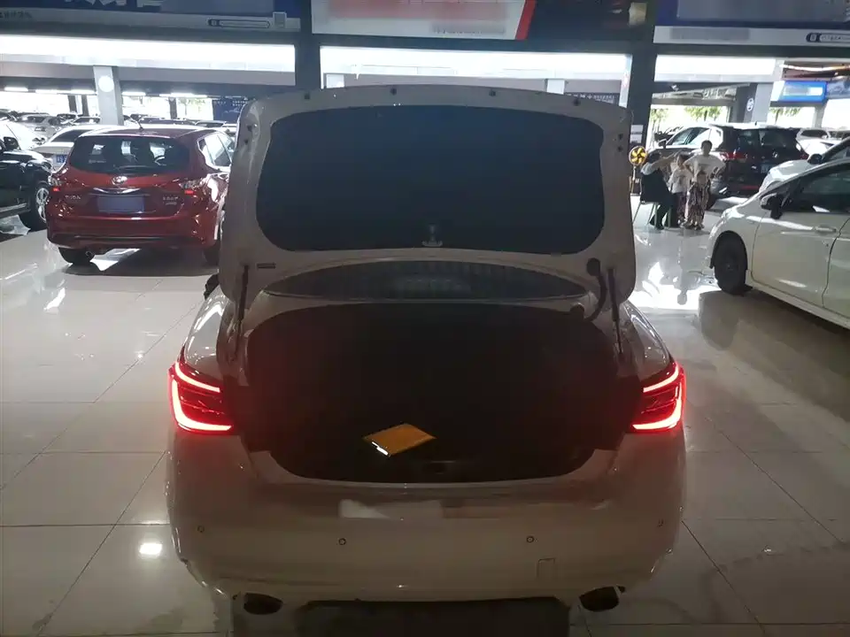 Infiniti Q50L Infiniti Q50L