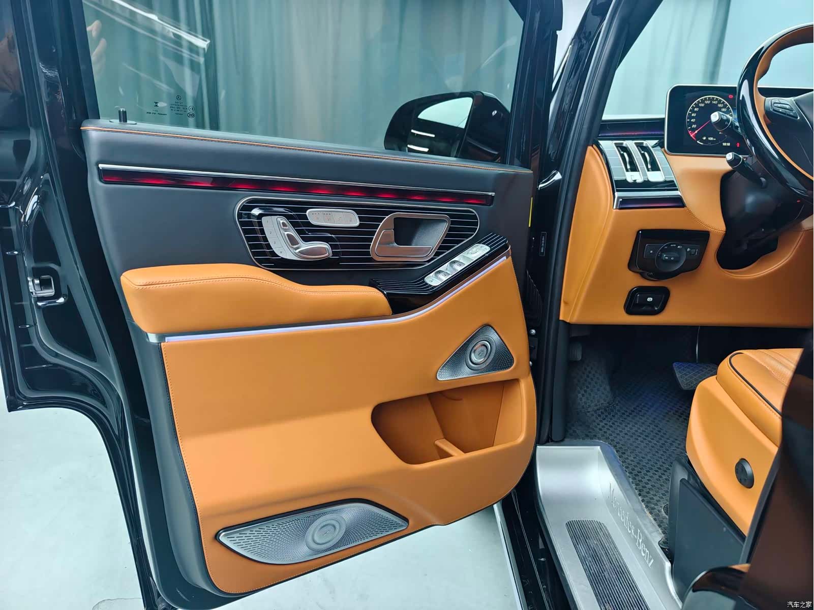 Mercedes-Benz 7, 2024 8