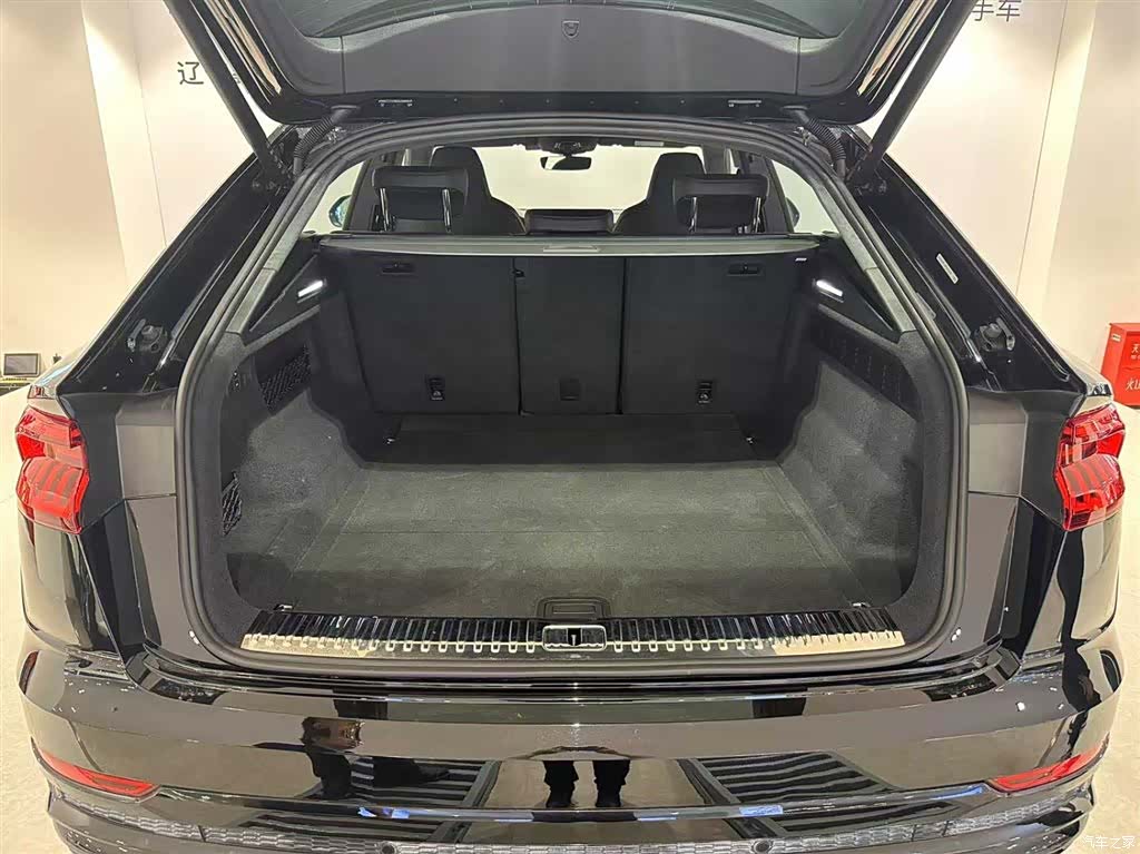 Audi Q8, 2024 6