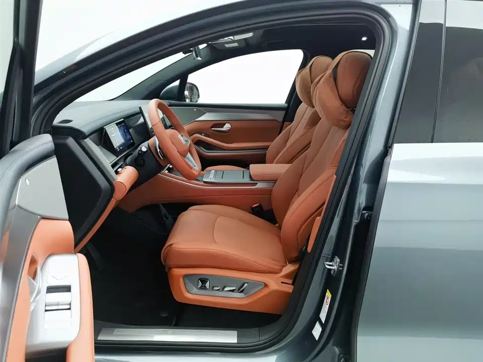 BYD Tang L