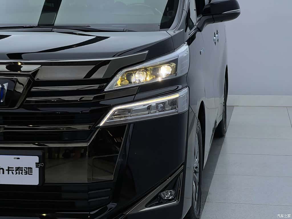 Toyota Vellfire, 2023 4