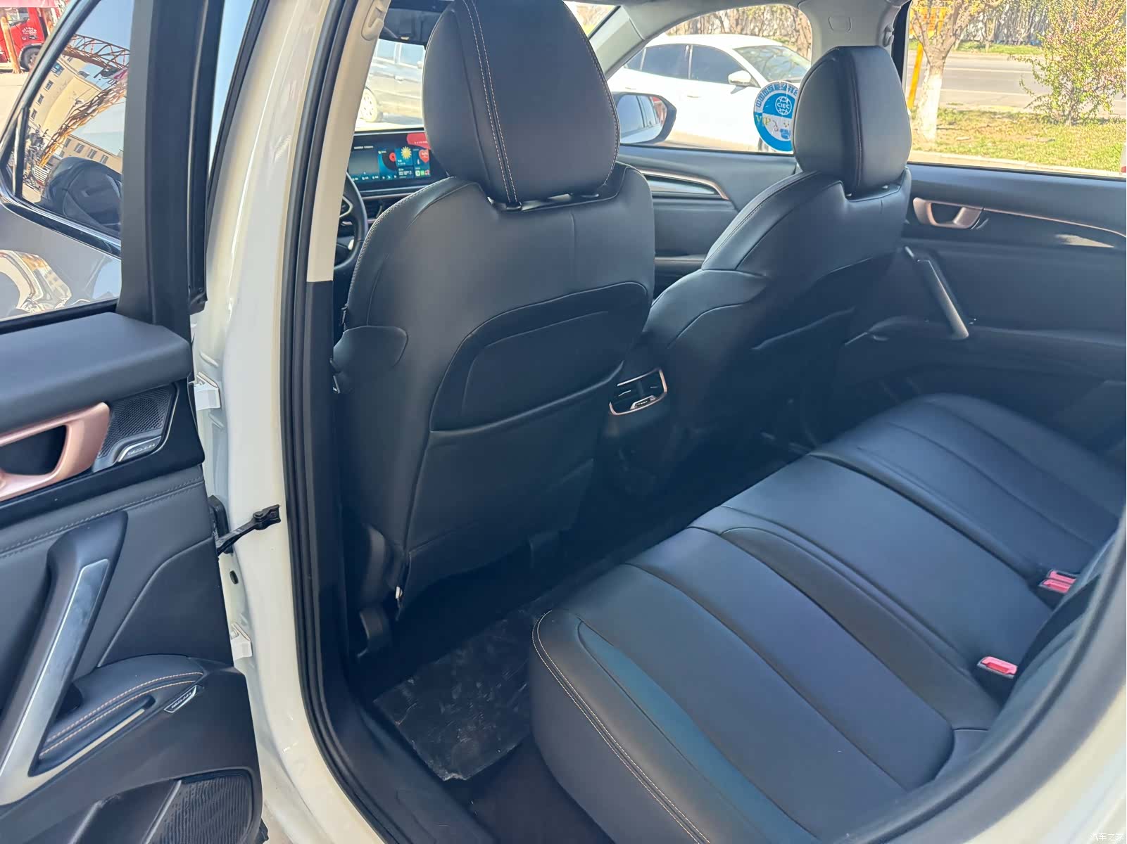 Wuling RS-5, 2021 11