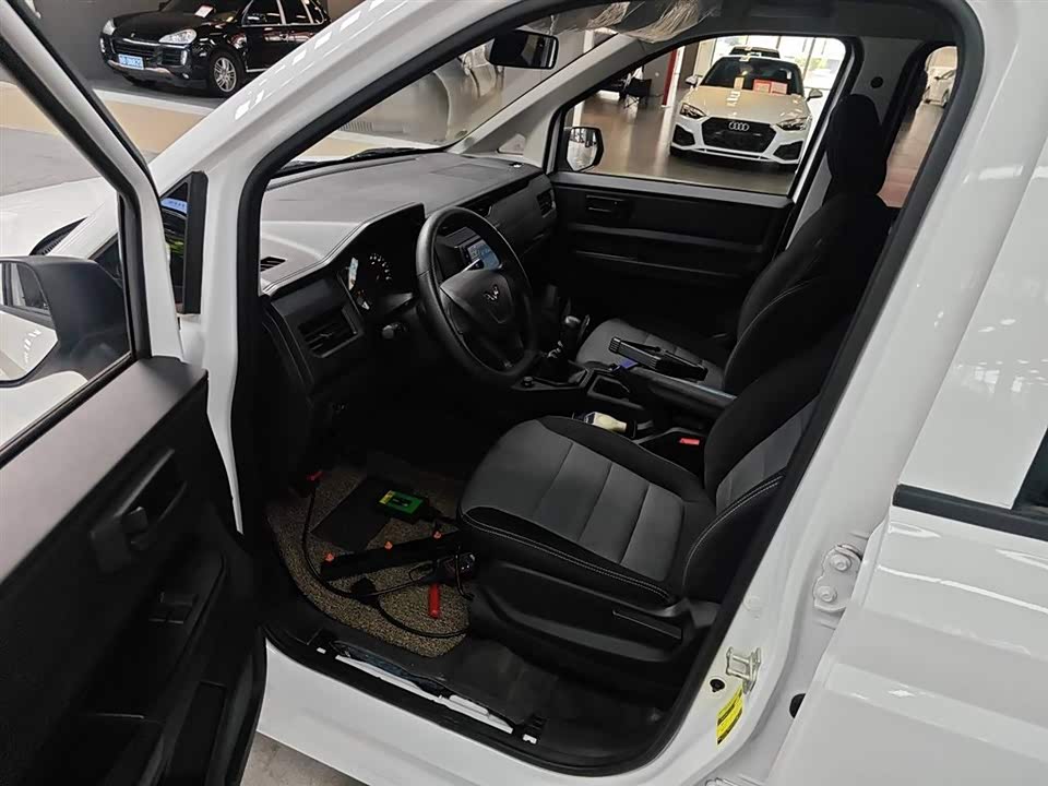 Wuling Wuling Hongguang PLUS Wuling Wuling Hongguang PLUS