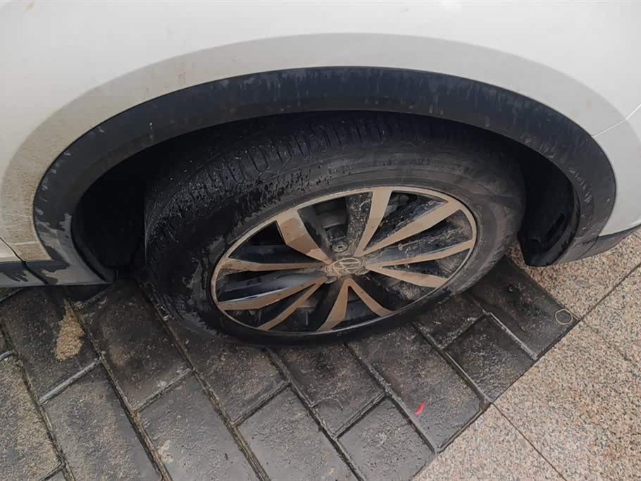 Volkswagen T-ROC exploring Songs