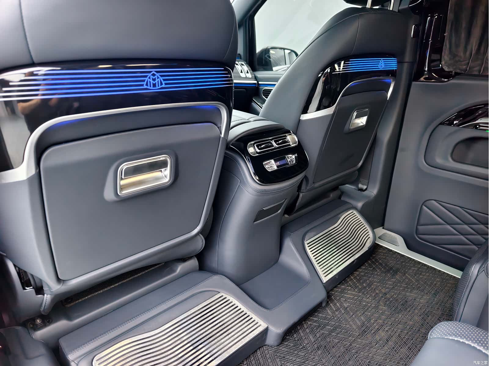Mercedes-Benz 7, 2025 17