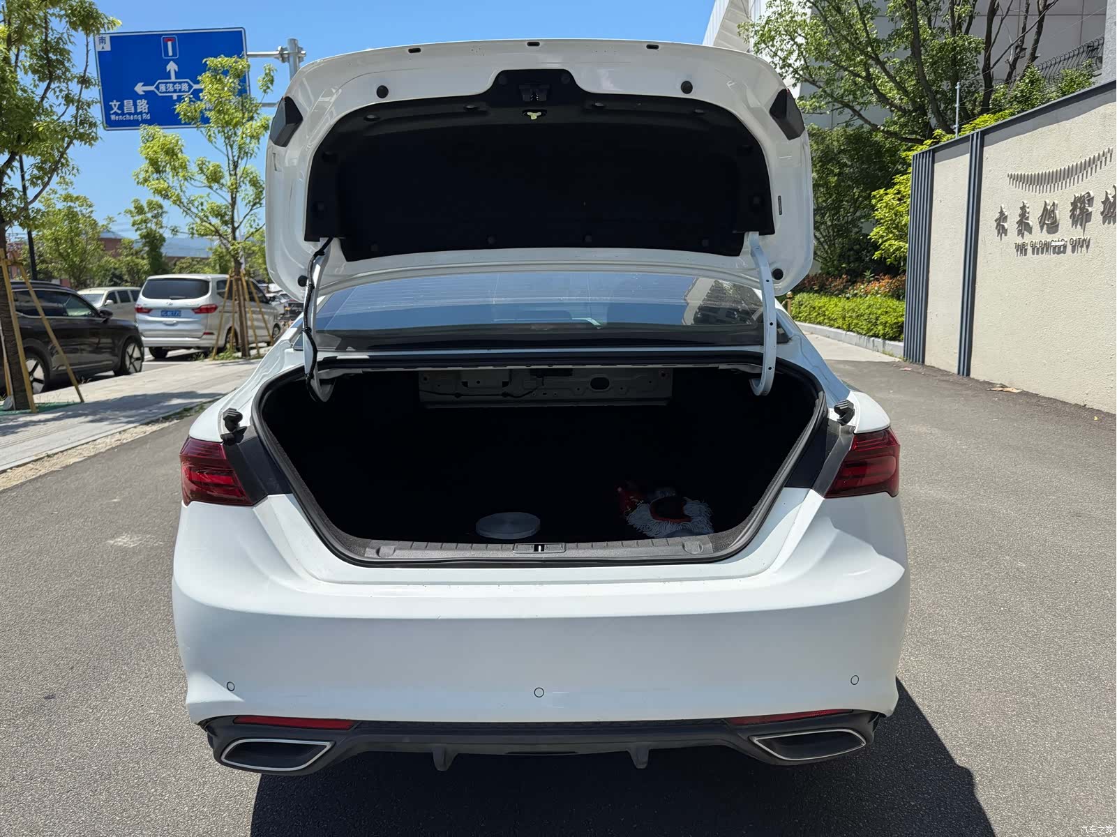 Geely Binray, 2022 12