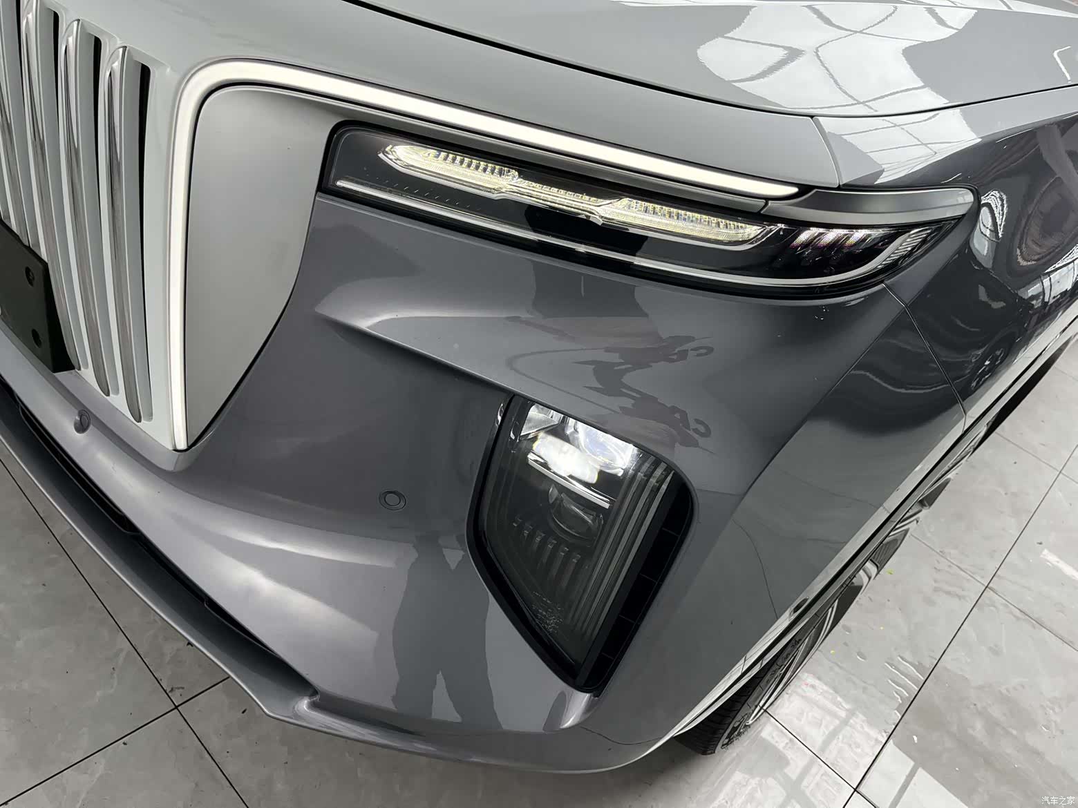 Hongqi E-HS9, 2023 3