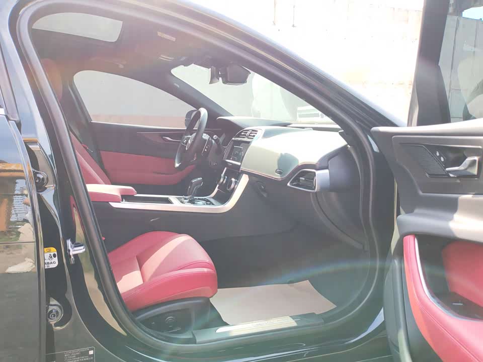 Jaguar XEL Jaguar XEL